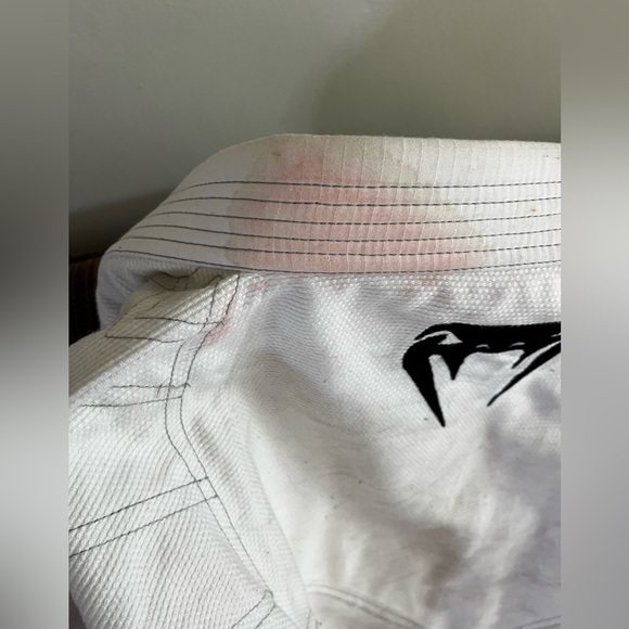 Venum Adult A4 Gi. White but with stains - Picture 7 of 10